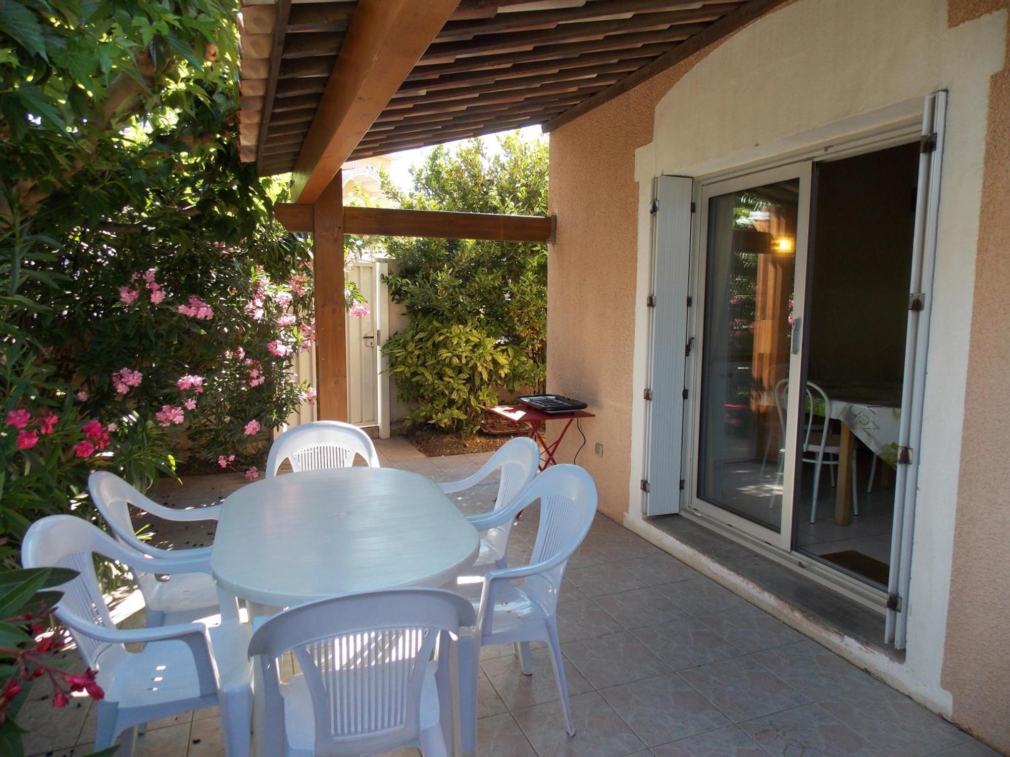 Les Amandines Villa Agde Exterior photo